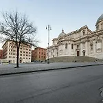 White Flat Colosseo Rom