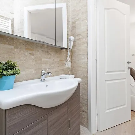 Apartament White Flat Colosseo *
