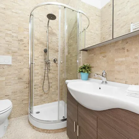 White Flat Colosseo Rzym